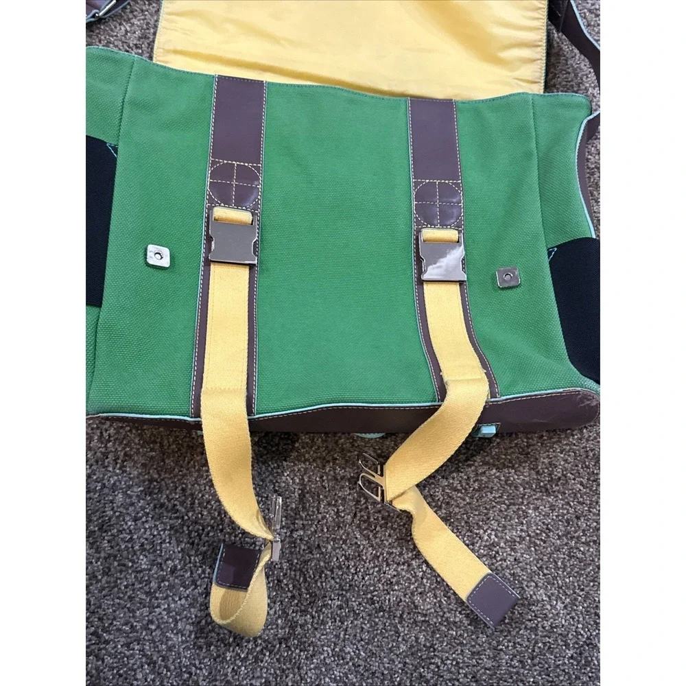 Plank Canvas Kelly Green Messenger Bag Magnet, Buckle, Zip And Snap Closure.Yoga